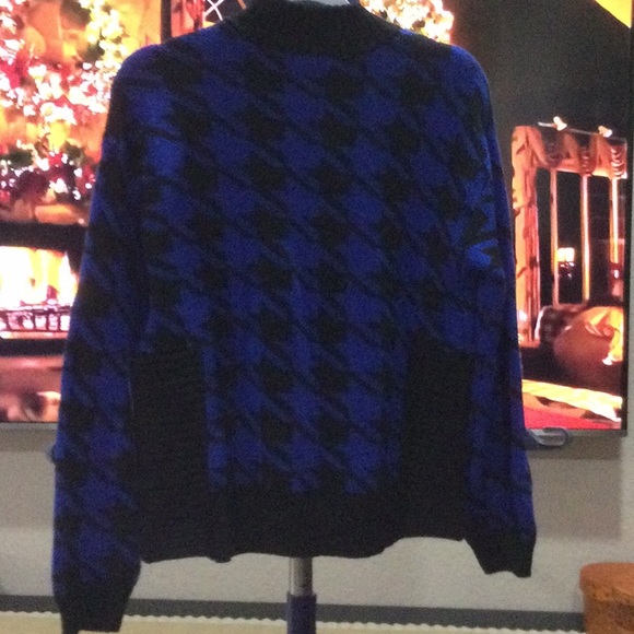 NWOT Black and Cobalt Houndstooth Sweater (M) - Picture 4 of 10